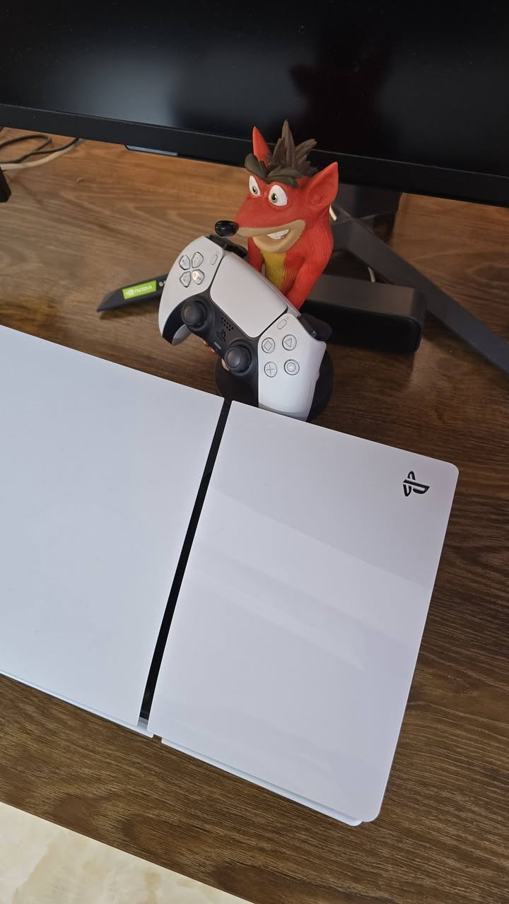 السلام عليكم
بلي ستيشن فايف سلم لامع CFI2000 ياباني للبيع

كلش نظيف ويا الجوستك الاصلي وكارتونته وكل غراضه الاصلية

ويا لعبتين سايبر بانك و ستراي اقراص 

للبيع ب 640 الف

مكاني المنصور 

***********

الجوستك الاسود اصلي ب 55 الف
