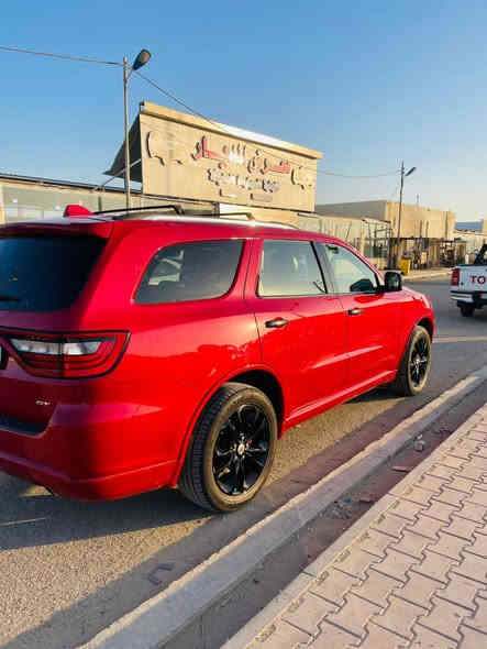 السلام عليكم ورحمة الله وبركاته . للبيع دوج دورنكو موديل 2019 وارد امريكي محرك 6 سلندر 3600cc السيارة فول مواصفات عدا الفتحة ضررها ( بيبان اثنين صبغ باب السائق وباب خلف السائق والبنيد هم مصبوغ والجاملغ من صفحة الصدر مبدل بلادي وصورة السونار وياها ) السيارة ماشية 96 الف ميل السيارة رقمها بغداد تحويل ثاني يوم مكان السيارة الكوت السعر (23 الف دولار) 230 ورقة 
ملاحظة : اني مكلف بالنشر فقط السيارة مو الي هذا رقم صاحب السيارة (***********)
