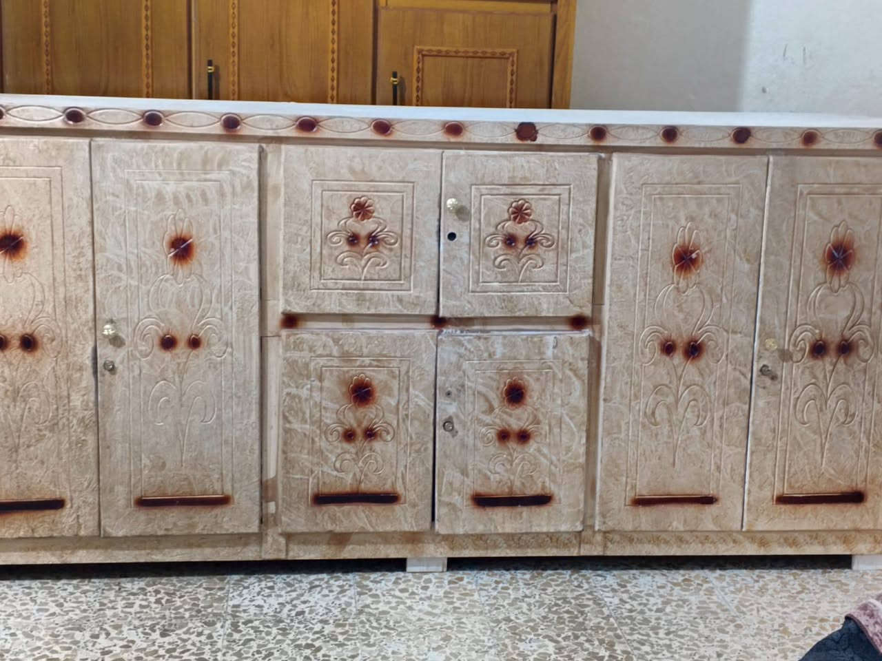 بوفيه نضيفه جداً جداً جداً  سعر 150 رقم راعيه ***********
