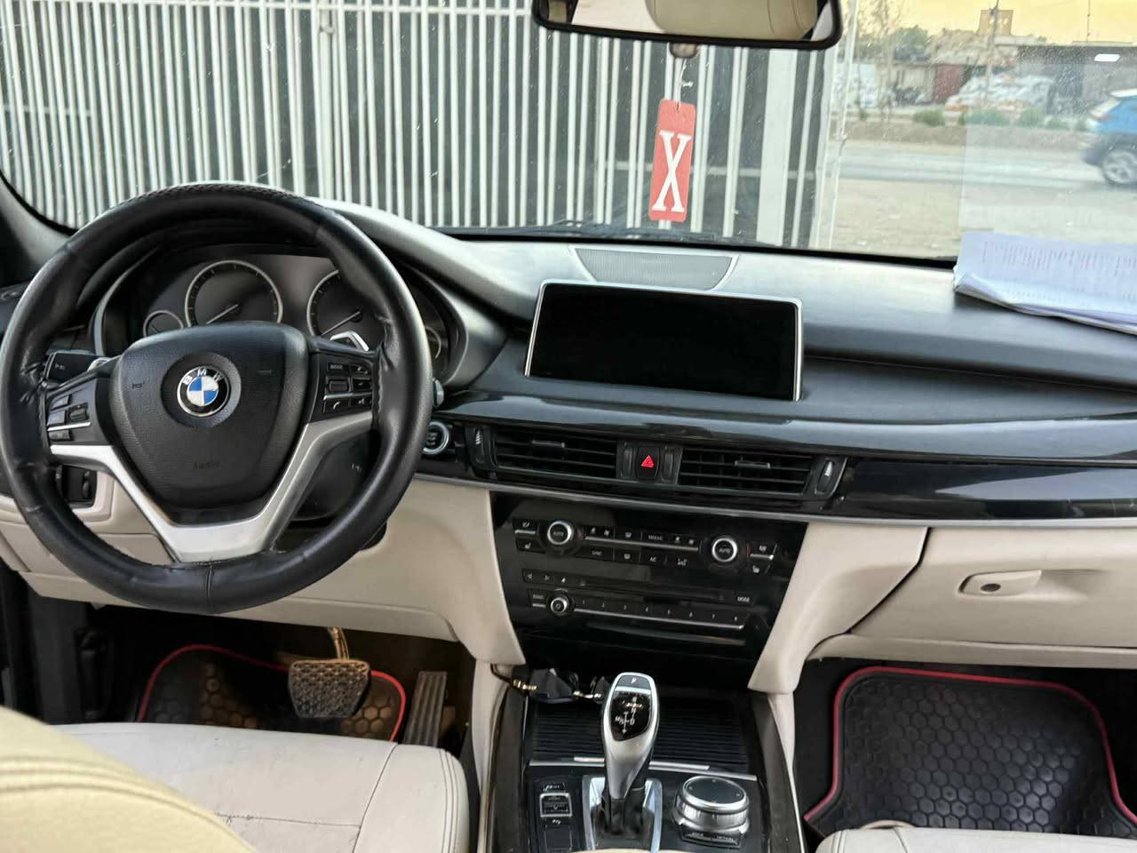 السلام عليكم سيارات نظيفه جديده واحد على واحد جديده بالقاسم ***********
