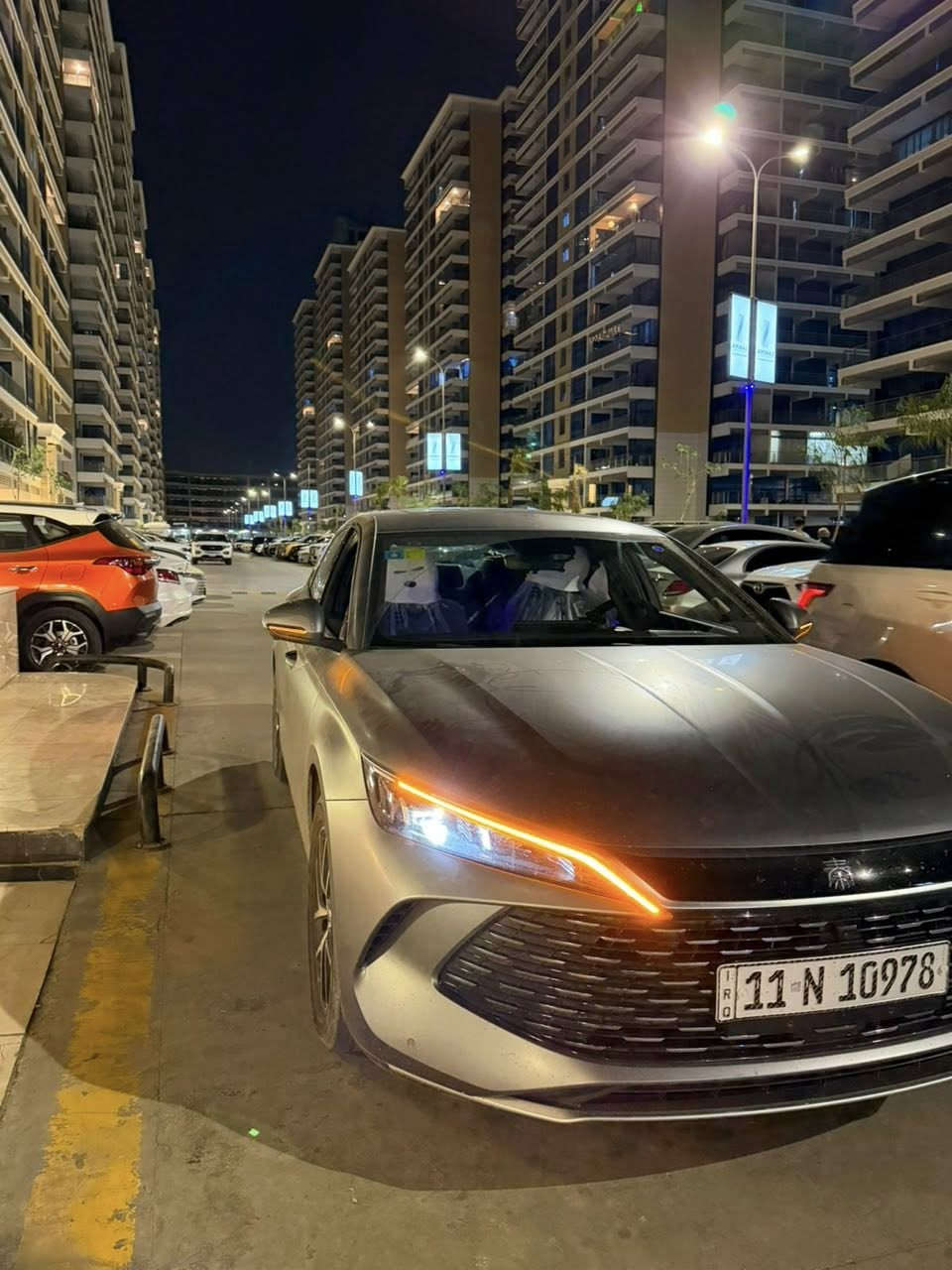 للبيع...
BYD ghian L مغلفه بالكامل ppd طافي والجام ايضاً مغلف 
فول مواصفات..

تشغيل عن بعد
كشن كهرباء 
فتحة سقف بانوراما 
كامرات اماميه خلفيه دواره 
كارت تشغيل 
انارة محيطيه بالكامل (تركيب)
والمواصفات المعروفه مال الBYD 
ماشيه 21 الف على البنزين و5000 على الشحن 
وبيها شاحنة اصليه 
السياره بسبب ازمة البنزين خليتلها عادي وطلع مو زين وگامت المكينه وبدلت وحده اصلية من نفس نوع السياره جديده 
سعر السياره 24 مليون وبيها مجال للطيبين عنوانها بغداد 
للأستفسار واتس اب او اتصال 
***********
