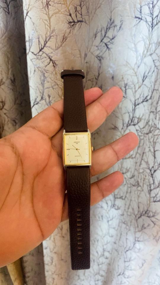 السلام عليكم
ساعه أورينت فنتج قديم أنتاج 1986 أو 1988 

مينه مميزه جداً لساعه نضافه جداً عاليه 

الأبعاد 33x30 من دون الأذانات 

ماكنه كوارتز معلمه أورينت أصلي 

سير وبك مستبدل بأصلي 

السعر 80 الف


**إذا كنت صاحب هذا الإعلان وتريد حذفه لأي سبب، رجاءا أرسل رسالة إلى الدعم الفني**