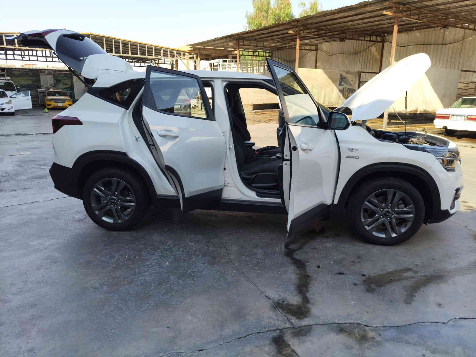 من رخصة الادمن المحترم 
سيارة كيا سيلتوز وارد امريكي بدون ضرر فقط الدعامية الامامية مبدلة نفس اللون موديل 2022 نص فول محرك 2000 سيارة جديدة حيل شرط متصرف عليها دينار 
مواصفات السيارة شاشة تاب تدعم الكار بلي 
تحكم ستيرن فور ويل تحديد مسار اوامر صوتية وبعد بيها هواي مواصفات 
رقم انبار حرة تحويل ثاني يوم 
سعره180 ورقة وبيها مجال قليل واذا اكو مراوس حسب القناعة  
مكلف بالنشر 
اذا انحب تعرف تفاصل السيارة اتصل ع صاحب السيارة على الرقم ‭0782 111 5185
