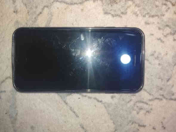 ايفون ٧ للبيع كلة شغال ما عدة الكامرة الي بل ضهر متشتغل والأمامية تشتغل فول  فول وميصرف شحن مبدل بي فقط بطارية وكالة مكاني الرمادي الصوفية جهاز نضيف سعر ٥٠ الف قفل الرقم ***********
