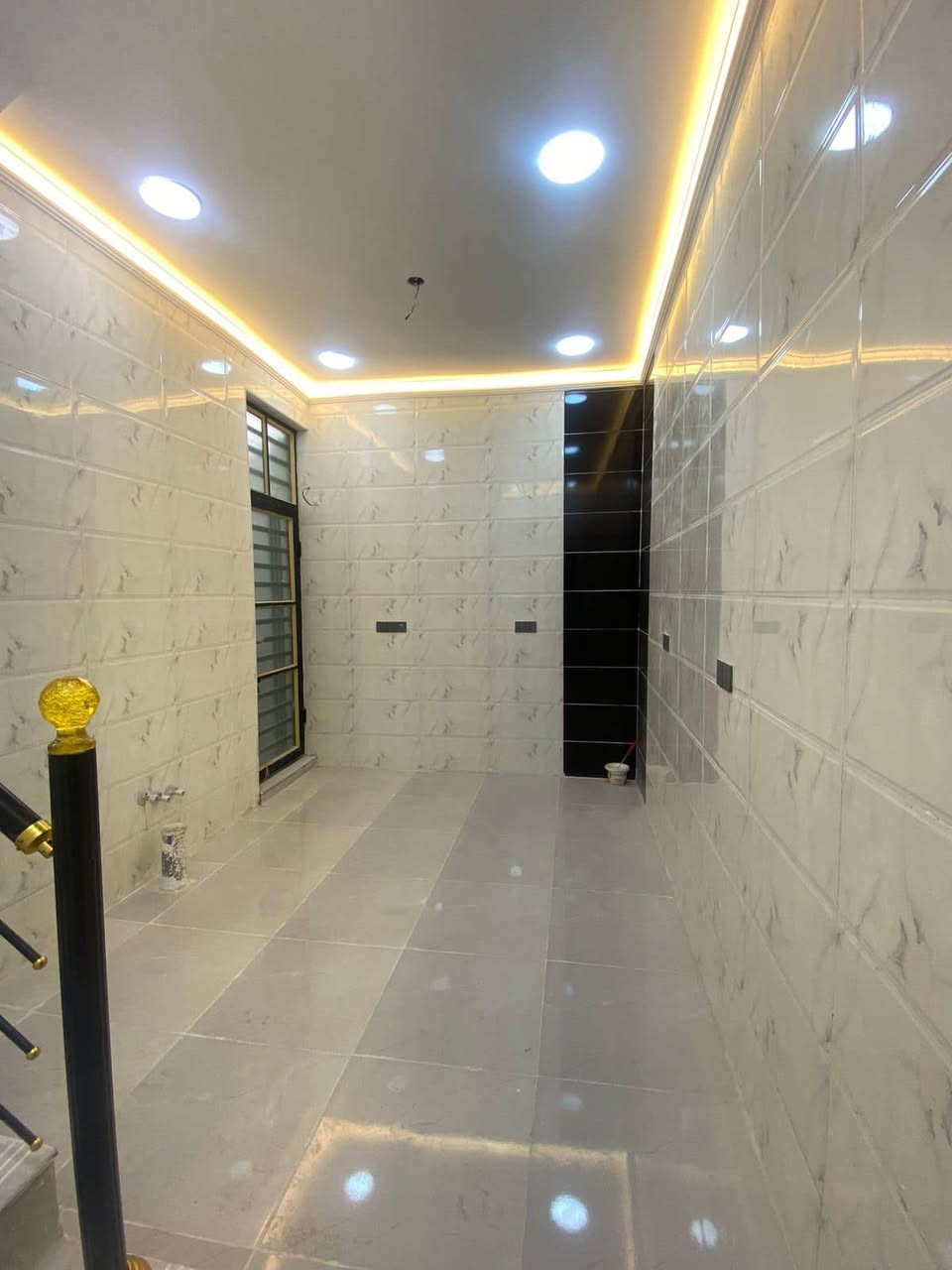 #لدينا_دار_للبيع مساحه 50 متر واجه5 ونزال 10 طابو زراعي سند 25 قرار محكمه البيت يحتوي على 3 غرف نوم وصاله وستقبال ومطبخ  العنوان بغداد الدورة مدخل البوعيثه مجمع الحليم نظام دكتات موزع على الغرف 
هاتف ***********
