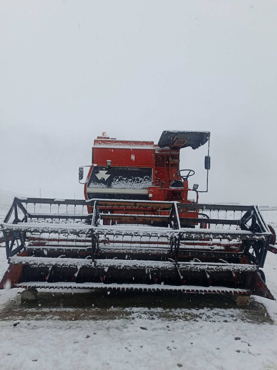 دەراسە فەرگەسۆن مودیل ١٩٩٠
کتابی شریکەی هەیە  گێر و مەکینەی بە شەرتە
محمل کامل ئیش دەکات مەزبووتە تایەکانی نیوەن باشن سعری 45 وەرەقە و مجال  شوێن دەورووبەری هەولێر ژ.م (***********)
