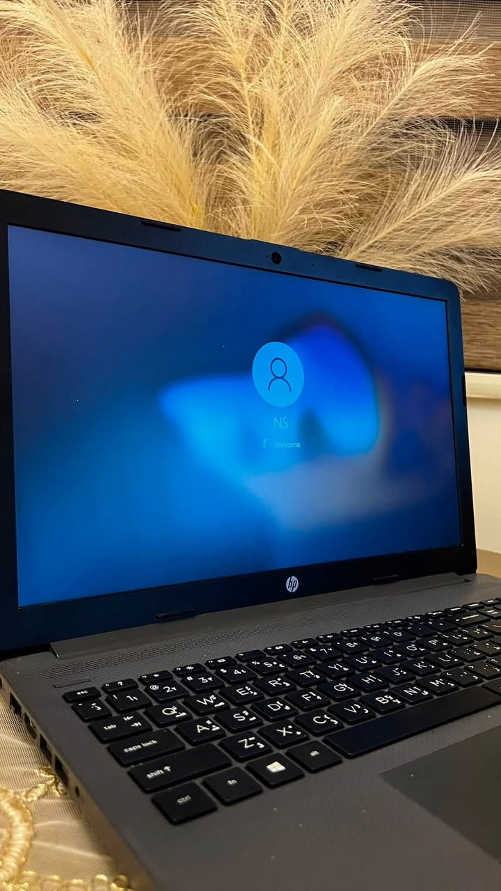 إعلان بيع لابتوب (HP 255 G7)
للبيع لابتوب HP بحالة ممتازة جداً ونظيفة (نظافة عالية). الجهاز جاهز للاستخدام ومواصفاته ممتازة للمهام المكتبية والدراسية.
المواصفات التقنية:
 الموديل: HP 255 G7 Notebook PC.
 المعالج: AMD Ryzen 5 3500U.
 الذاكرة العشوائية (RAM): 8.00 GB.
 نوع النظام: 64-bit operating system, x64-based processor.
ملاحظات إضافية:
 الجهاز نظيف جداً ومحافظ عليه.
 مناسب جداً للطلاب والموظفين وللاستخدام المنزلي.
المكان:بغداد
للتواصل:***********
