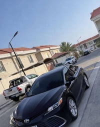 تيوتا كامري موديل ٢٠٢٢دخول جديد رقم أربيل باسمي ماشيه ٦٧ الف كيلومواصف...