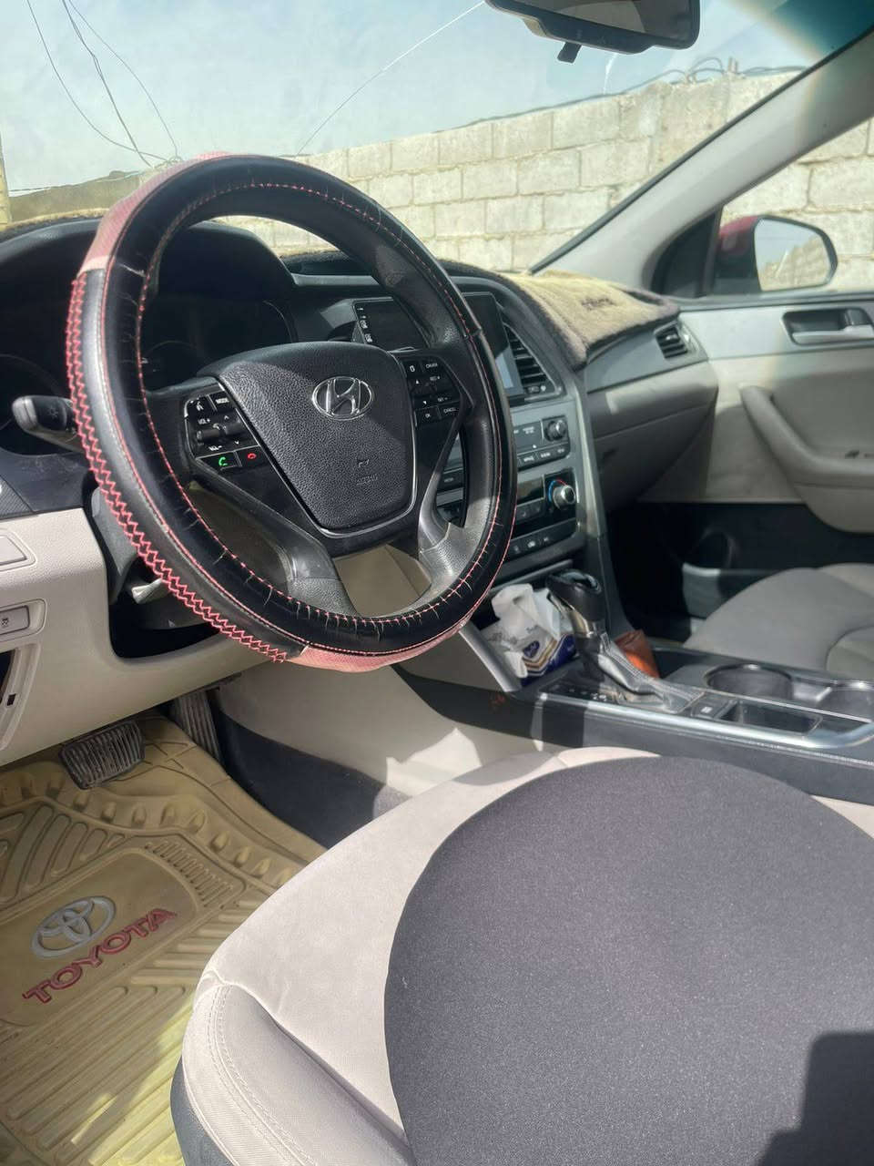 السلام عليكم
سوناتا للبيع موديل (2016) امريكي نظام سبورت شاشه كامره خلفيه السياره اخت الجديده بيها اربع
 قطع صبغ بدون حادث (الجاملغات الخلفيه +
الجنطه+باب الصدر)  السعر 100 وبيها مجال مكان السياره بابل طريق السده 
الاستفسار (***********)
