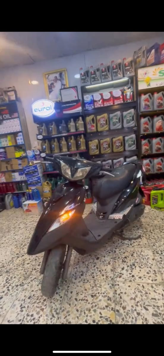 السلام عليكم درجه ثعلب 140 نضيفه جدا ختم واحد ويه مكينه سعرها 750 قفل رقمي ***********
