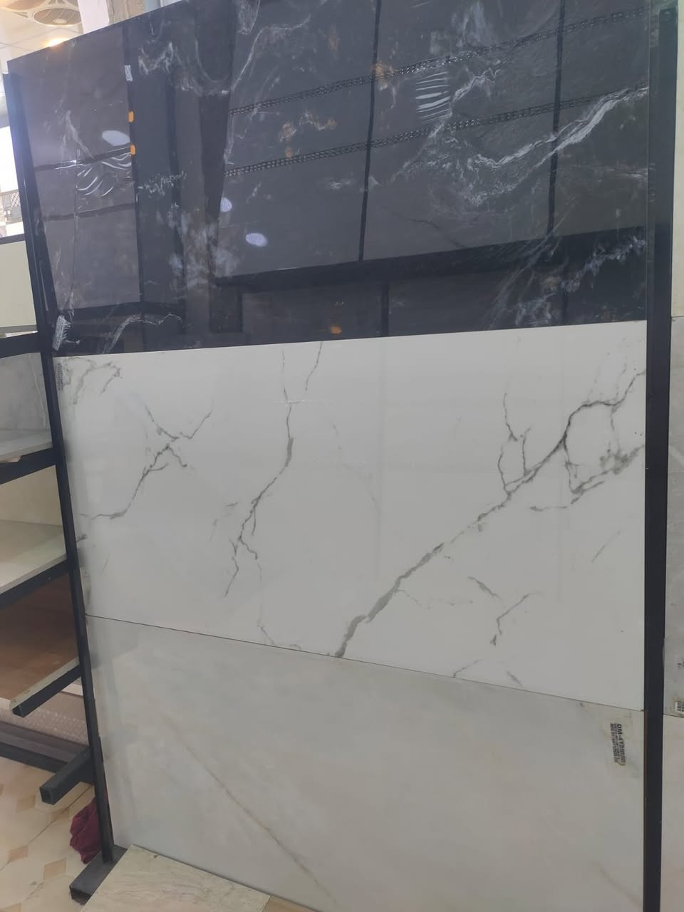 لوح هندي 120*60موديلات حديثه درجه اولئ 
لمعه فول/الرمادي الخمسه كيلو مدخل الحريه للستفسار ***********
