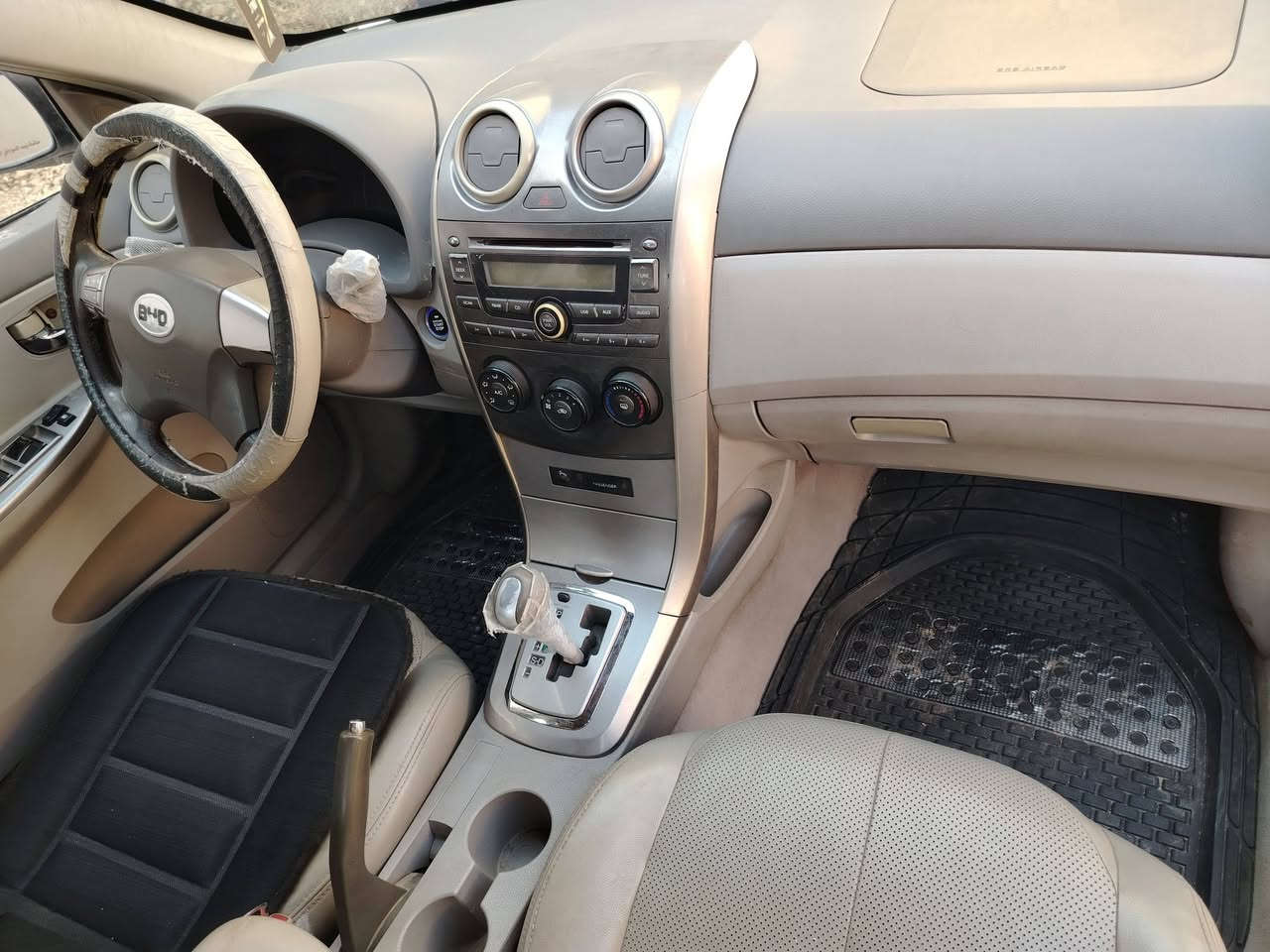 Byd 2013
السعر (((((((47))))))))قفل قفل 🟥
باسم الشرعي🔴 
 رقم مسطرة نينوئ🔴 
كير اوتو 🔴
تبريد شغال، 🔴
فتحة سقف. 🔴
بصمة تشغيل +حساسات خلفية🔴
بيها اقل الباب صبغ ابيعك باب كامل 🟡
السعر (((((((47))))))))قفل قفل 🟥
للاتصال *********** كورك
*********** اسيا
