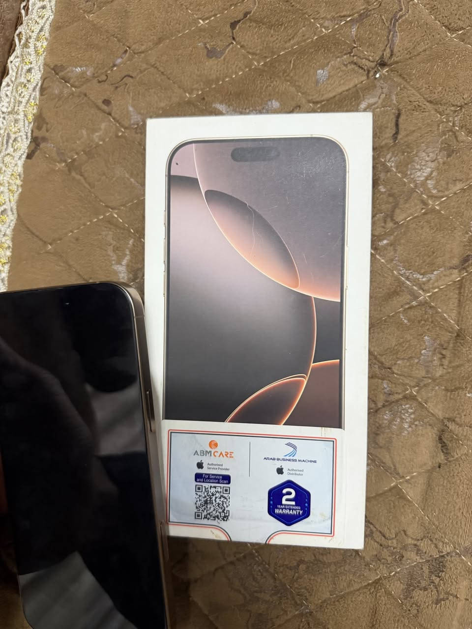 السلام عليكم للبيع ايفون 16 pro max  مبدل ضهر الجهاز نضافة 100% مشحون 77 مره السعر 1300 واتساب ***********
