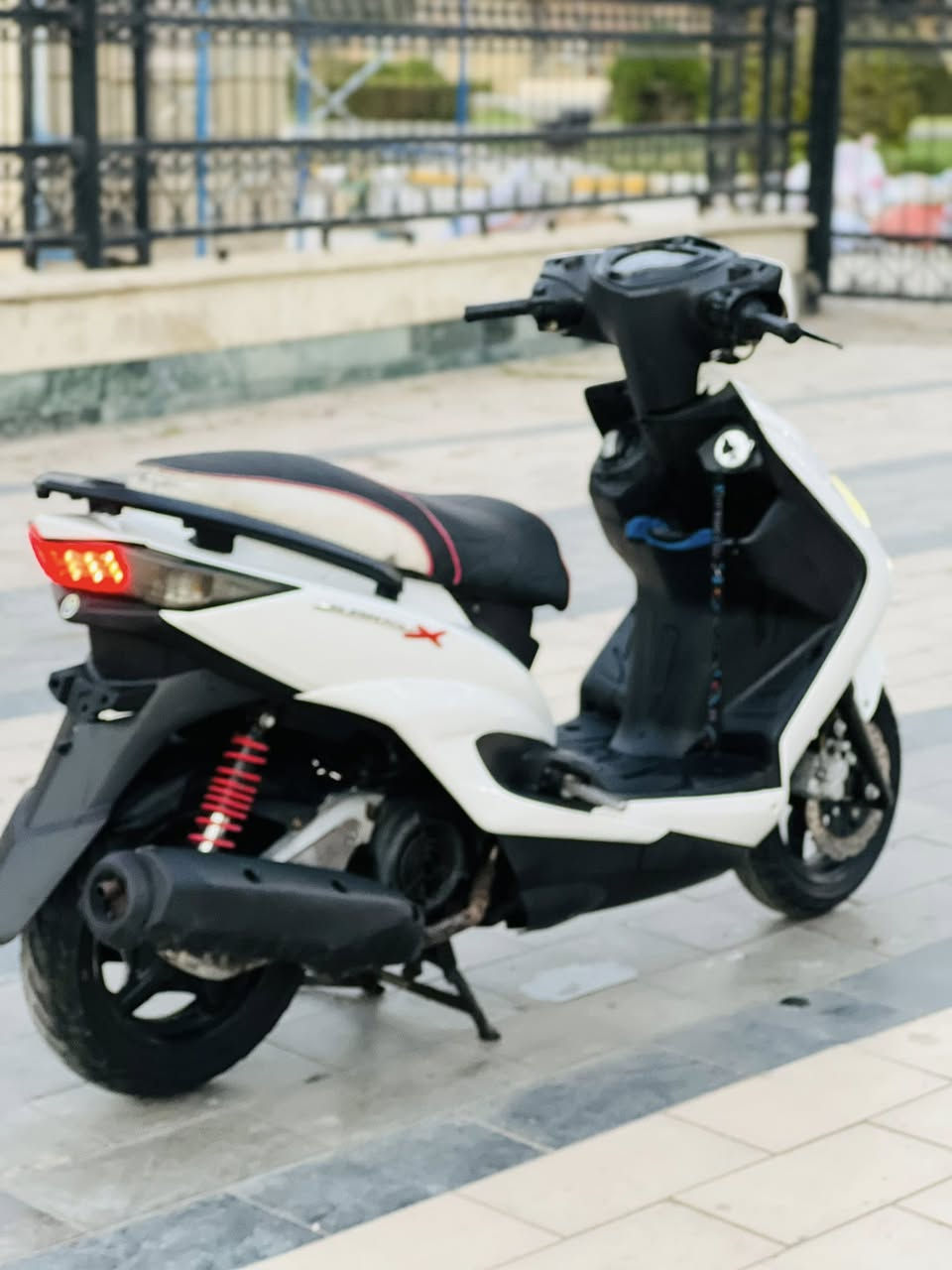 سلام عليكم. سكنس  لد حديث ياباني قبق نفخ ستان كهربائي نوزل خطين فول مكفوله كفاله. عامه. برغي ممفتوح. بيه جيب عشرين فيتر وإياك اذ برغي مفتوح بيه تاخذه وتروح. شلعه  معدل فول. كهربائيات كله شغاله ماشيه 18 بعده.  رمبه السعر 950 العنوان بغداد الكرخ الهاتف *********** اتصل وبيك خير ودلل
