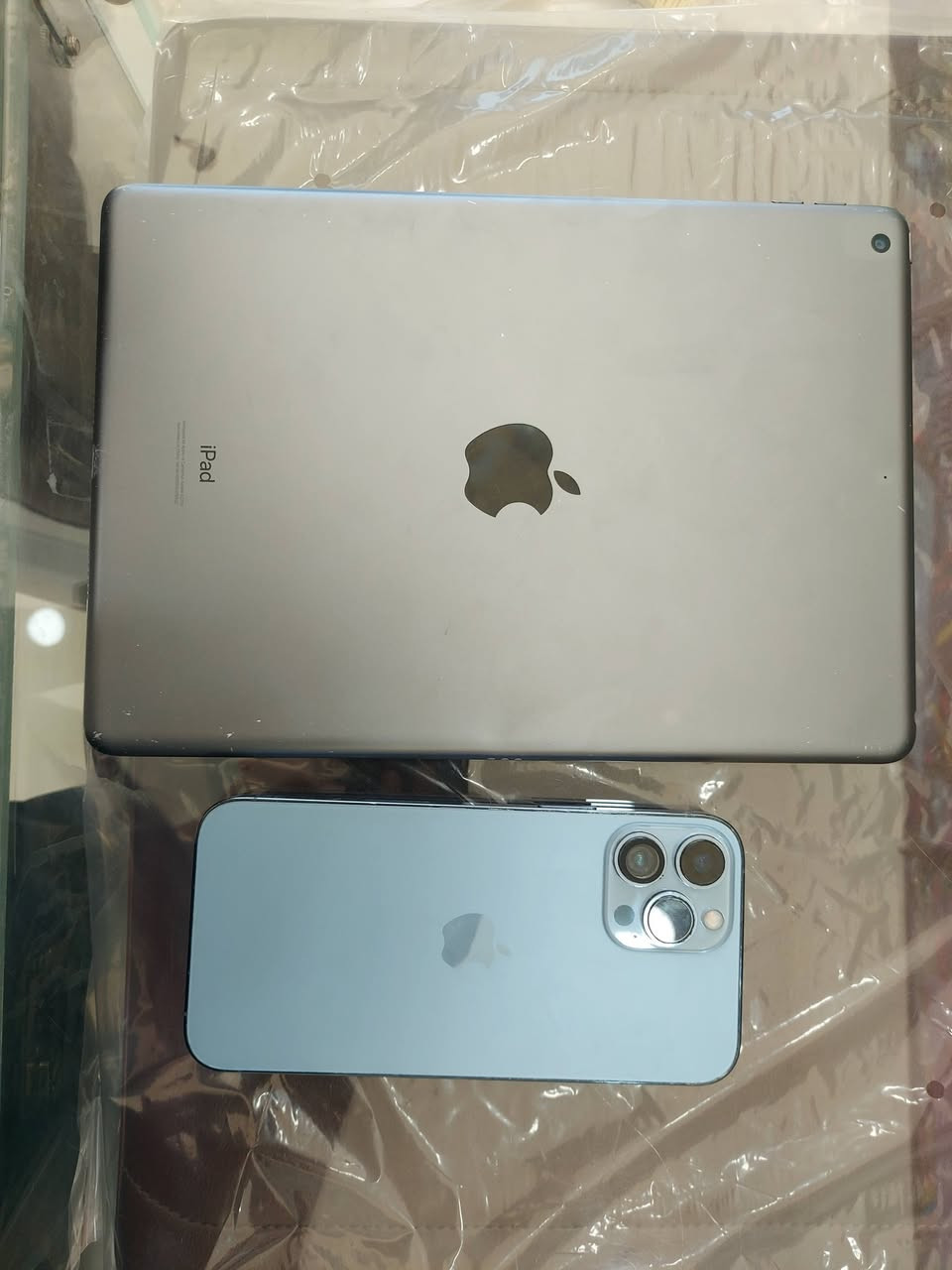 ايفون 13 pro max  السعر 425
مبدل شاشة وبطارية وكالة 
ايباد8 السعر 160 مبدل كلاس مكاني الانبار فلوجة 
واتساب ***********
