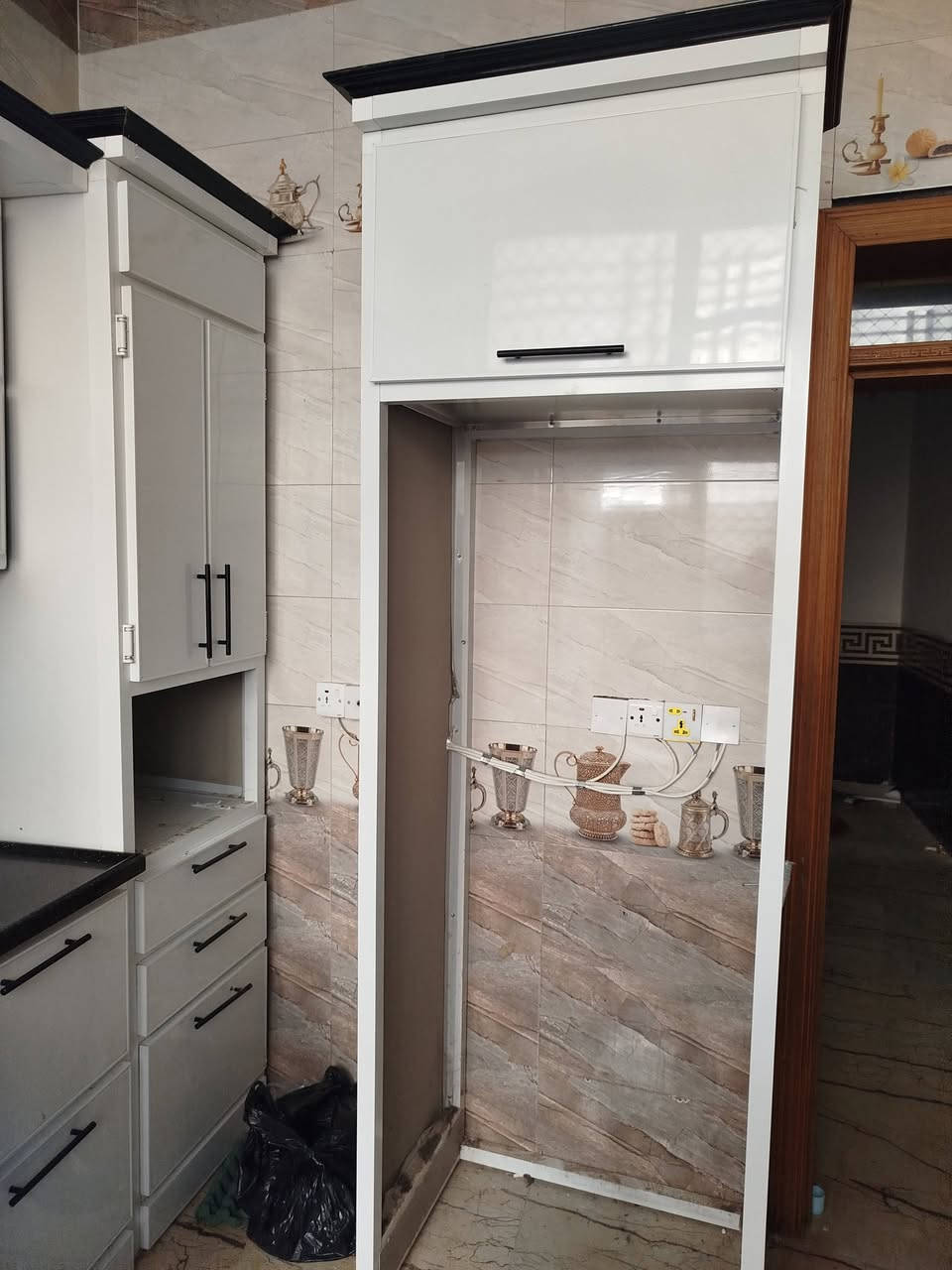 كاونتر للبيع نضيف جدا
8قطع نضافه 90%
***********
*********** كربلاء
