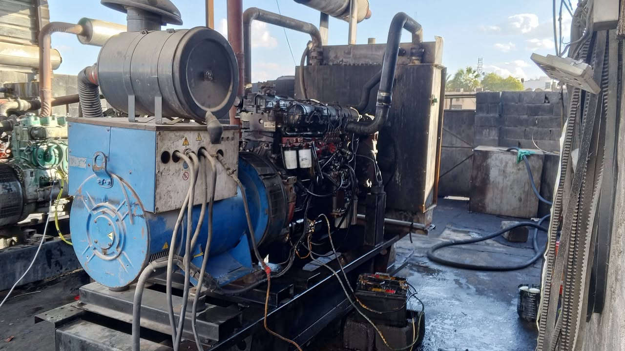 السلام عليكم افيكو 37 للبيع توليد 300 بيها بخار المكينه ستندر شرط
السعر 55 مكان بغداد غزاليه 
تلفون ***********
