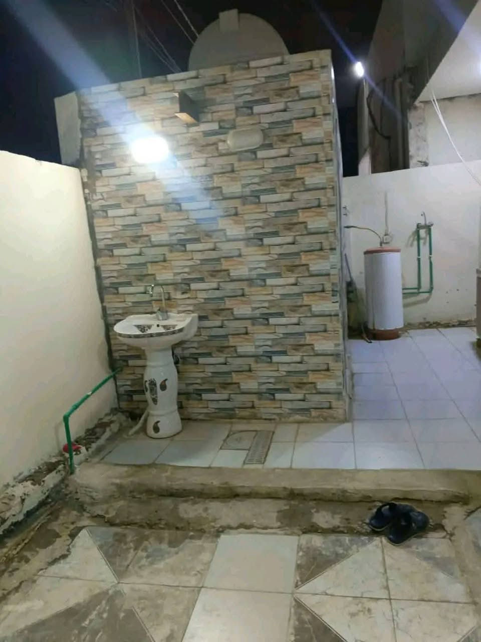 🚨 تم تخفيض السعر – بيع مستعجل 🚨
🏠 للبيع المستعجل – دار طابو صرف
📍 الموقع: أم الخيل – بظهر مستوصف الحكيم
📐 المساحة: 200 متر
🏠 تفاصيل الدار:
▫️ غرفتين
▫️ صالة
▫️ مطبخ
▫️ استقبال
▫️ صحيات داخلي وخارجي
▫️ كراج سيارة
✅ طابو صرف
✅ جاهز للسكن
✅ موقع مخدوم وقريب من الخدمات
📉 وبيه مجال بسيط للجادين
📞 للاستفسار: ***********
