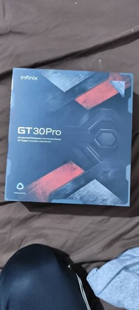 انفنكسGT30 للبيع شاشه 144 هيرتز شاحنه 45W الجهاز كامل ملحقاته بطاريه ١...