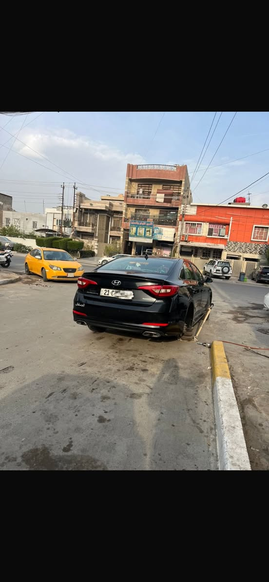 سلام عليكم هواندي سوناتا 2015 سبورت الون اسود 
وارد امريكي حادث كاملغ مع بنيد 
هزه جديده سنويه لغاية 2028 شرط التحويل 
ادامة منضومة وقود قبل فترة 
دبل كزوز دبل صالصنه🛫
كير مكينه مكفول مكينه جديده مال كصه 2400 GDI
تبريد حداديه تايرات كفاله تايرات جدد زوج
تدفئة كشنات 
انضمة قيادة 
مري قلاب مع اشاير بل مري لد LED
شاشة ايباد حجم كبير لمس تنزيل برامج كلشي 
كامرة خلفيه دوار 
تبريد ثلاجه ما شاءالله 
زنون عالي وناصي مع بروجكتر قوي ثلجي 
بصمة فتح ابواب وصندوق ذكي 
قفل تنزيل الجامات يم السايق 
سنتر لوك شغال
كشن كهرباء كله شغال 
كهربائيات شغاله عامه 
للمرواس ب جارجر مرتبه او جالنجر 
مكاني بغداد حي اور 
***********رقمي وبيكم خير ودللو 
بعد بيها مواصفات هواي
