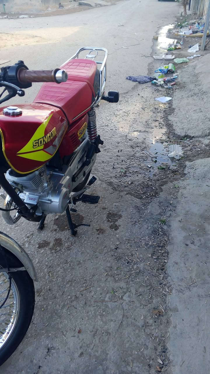 دراجه 25 مديل
كلشي شغال مابيها اي نقص عداد الكتروني اشاره رباعيه هورن لايت عالي وناصي اوراق و مابيه اي نقص 700وبيها مجال قليل تفاصيل اكثر ***********
