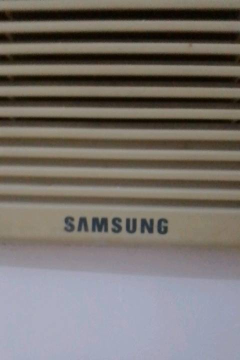 السلام عليكم 
مكيف من نوع SAMSUNG
المكيف شغال وتبرد حلو 
السعر 150الف وبي مجال