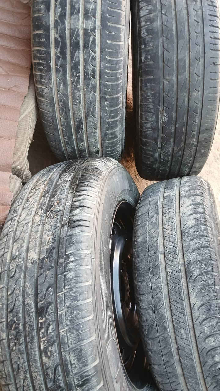 السعر (١٠٠)
تايرات مع الويلاات  ١٨٥ /٦٥ /١٤ مكاني النجف 

***********
