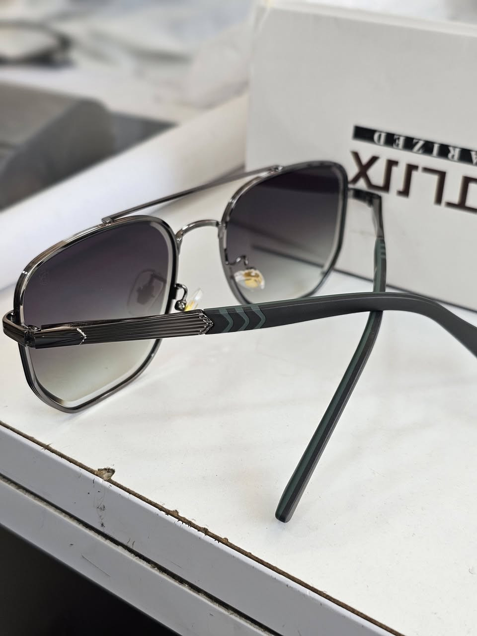 سلام عليكم 
وصلت وجبه جديدة من النظارات الشمسية 
كوالتي عالي العدسة بلورايز حمايه ١٠٠ ب%
عوينات قرة العيون للبصريات 
جبله شارع الأطباء مقابل اسواق ستي سنتر 
***********
