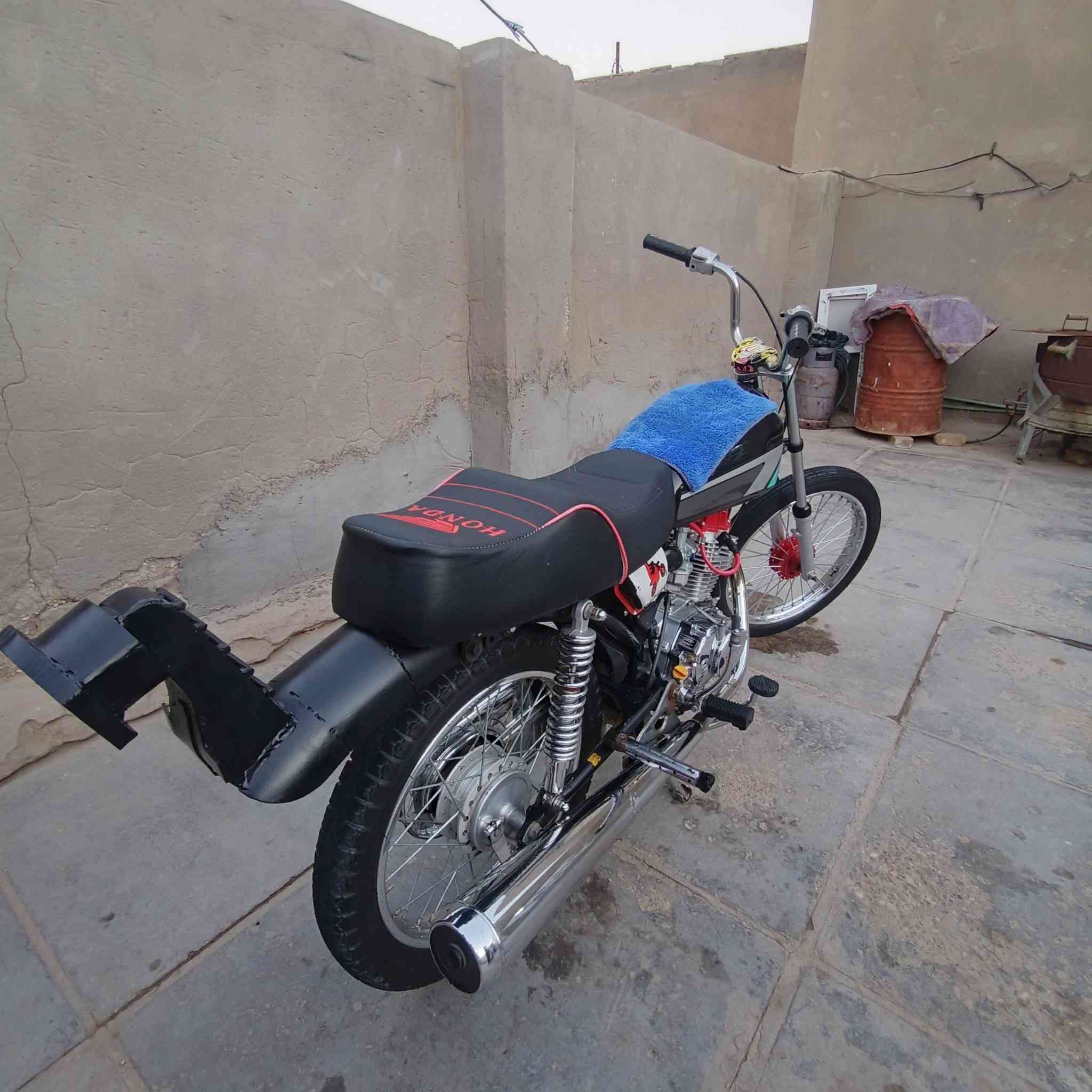 سلام عليكم دراجه للبيع نامه تيربو مكفوله مكينه مامفتوحه لاتنقيص ولا تبخير مكفوله غراض كله 2025والشاصي2007الدراجه كلك الشراي يتصل ع الرقم***********والموشراي لايراسل
