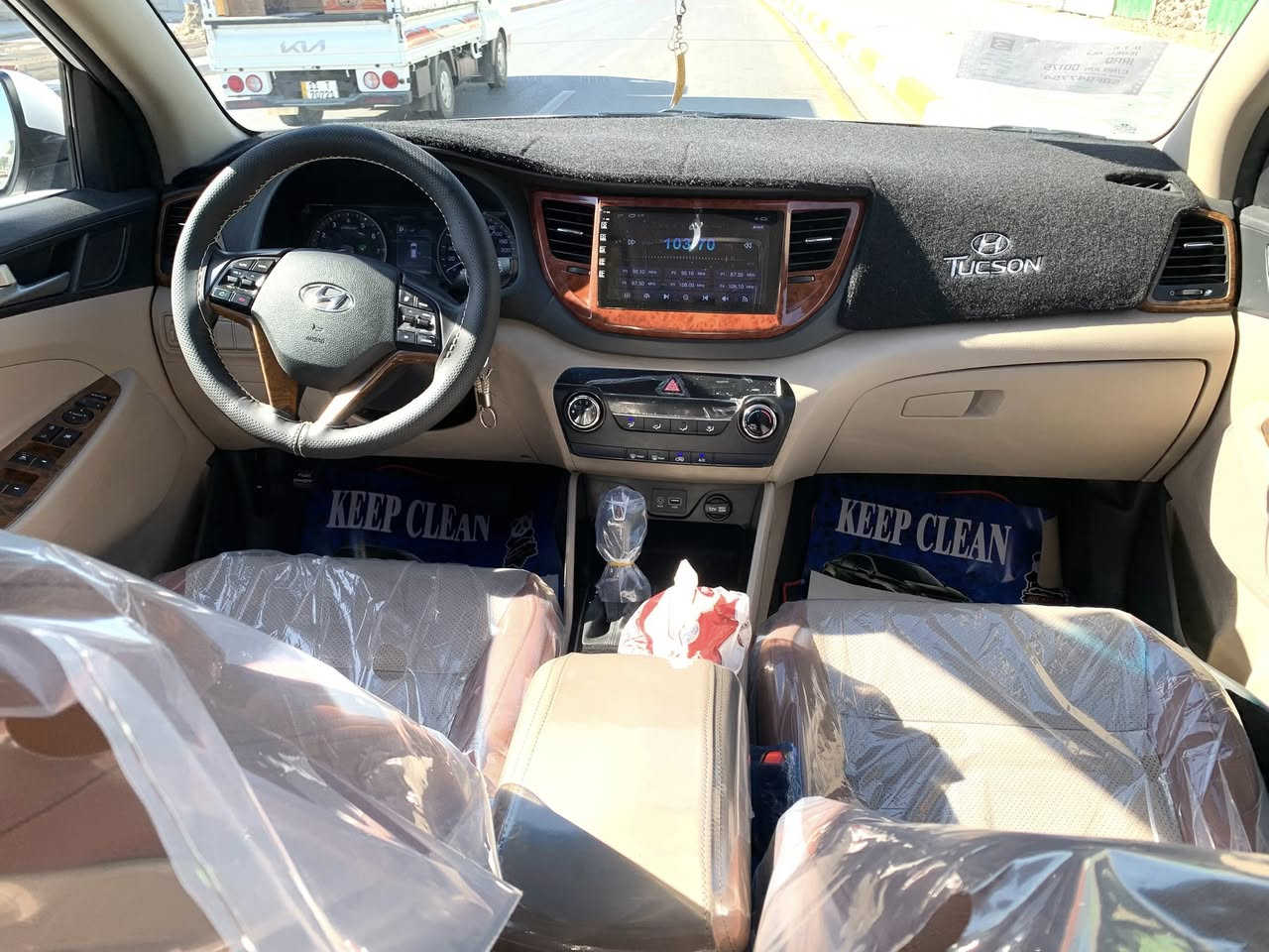 السلام عليكم للبيع
توسان  2018فول مواصفات ١/١ خليجي
ماشية53الف حقيقي سبير منازل 
كفاله عامه من الصبغ والضربه والتبديل 
محرك كير ع وضع الشركة برغي ممفتوح بيهن 
بنوراما ،  تبريد قطعتين  
كشنات جلد بقلاوة 
شاشة كبيرة  تحكم ستيرن جهتين
 صاج داخل السيارة لايت لد ، مري شفط
    ثلاجه بالجكمجه  
كامرة امامية + خلفية دوارة 
حساس خلفي  اصلي  
رقم السيارة بغداد ألدولي وهزه جديدة باسمي مكان السياره بغداد ‭ ‭0770 497 1532
