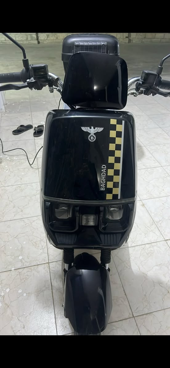 دراجه شحن شركه بغداد الوحش
نظام تشغيل عن بعد

بصمتين وكارتين وسويج

وصندوق خلفي + مكان تخزين

منفد يو اس بي شحن اي جهاز

6 بطاريات كرافين

اشاير يمين يسار

لايت لد امامي

السرعه 80

تمشيك بالشحنه الوحده من 45 الى 55 كيلو متر

تتحمل وزن 150  كيلو

السعرر 825 وبيها مجال
مكان المحموديه 

*********** بي واتساب
