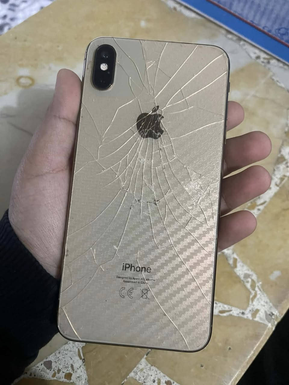 للبيع تلفون XS MAXمبدل شاشه ذاكرة 64 بي فطور بالضهر مثل ما موضح بالصورة مابي شخط غير الضهر التلفون شغال كلشي مابي صوت عالي شحن سريع اللمس كلش زين ميشكل وسريع السعر 200 
العنوان : بغداد حي العامل 
للمراسله واتساب :***********
