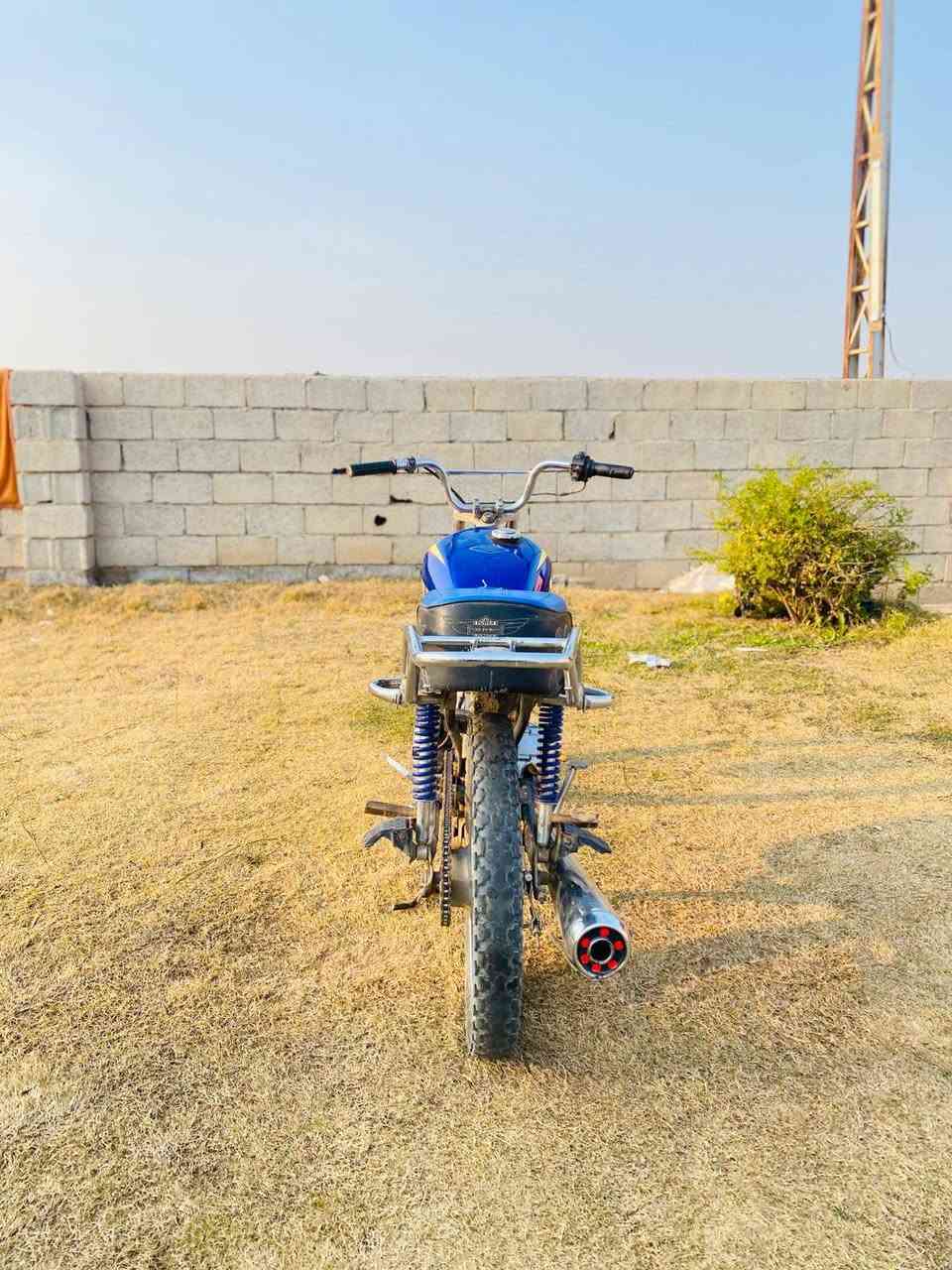 السلام عليكم للبيع ايرانيه شلعه ومعدل  لاتنقيص ولاتبخير     السعر 250 وبيها مجال بسيط ويرهم مراوس ب ايفوان ***********
