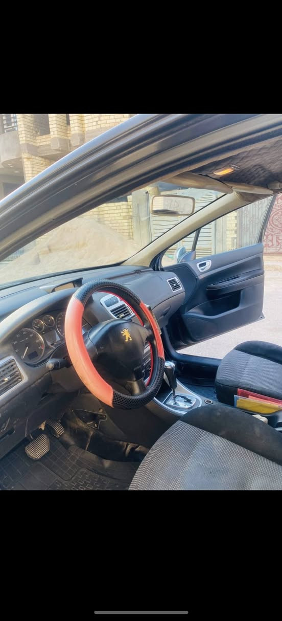 بيجو ٣٠٧ موديل ٢٠٠٦ سيارة بحاله جيده جدا مكينه كير تايرات تبريد ثلج صيانة كاملة حماوة  مع التبريد ٨٥ رقم إنكليزي باسمي مكاني الدورة تريدها ب٥٣ بيها مجال السيارة مال بيت للتواصل ***********
