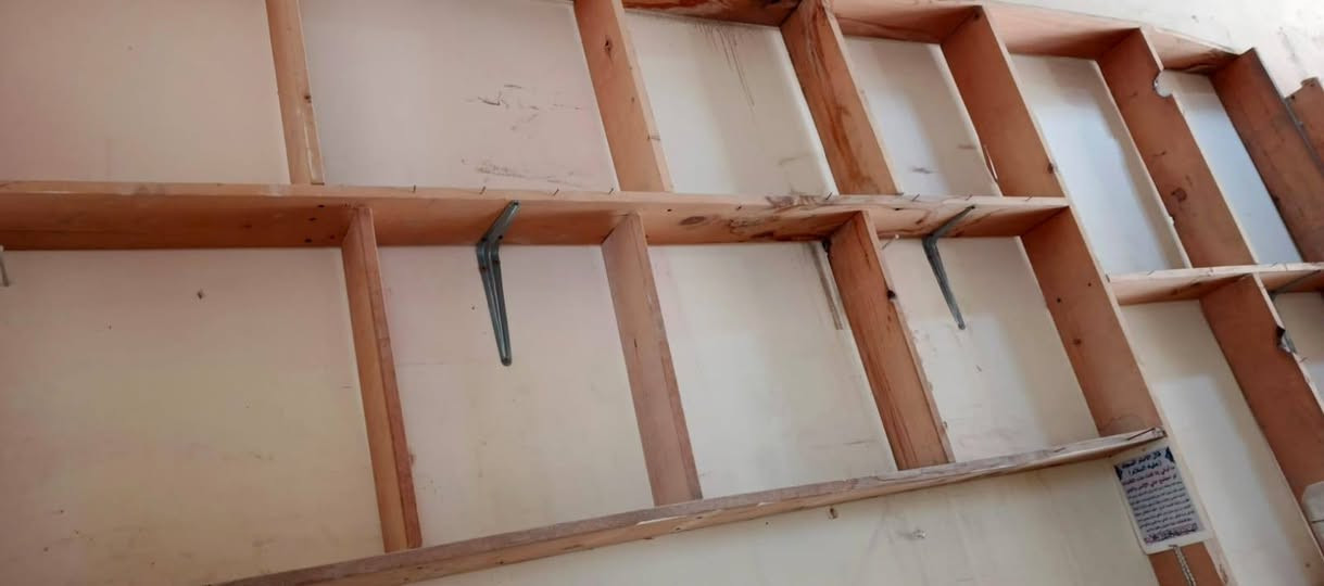 للبيع للبيع ...
اتصل او مراسلة على واتساب لمعرفة التفاصيل
***********
كبنكات المحل عدد ٢
 رفوف حديد عدد٦  2*2
رف خشب عدد ٢ 
عارضة حائط او شباك على شكل تعليق 
ميز الامنيوم 
براد ماء مع قنينة ماء
مبردة بلاستك ثلاث سرعات 
قنفة نفرين
