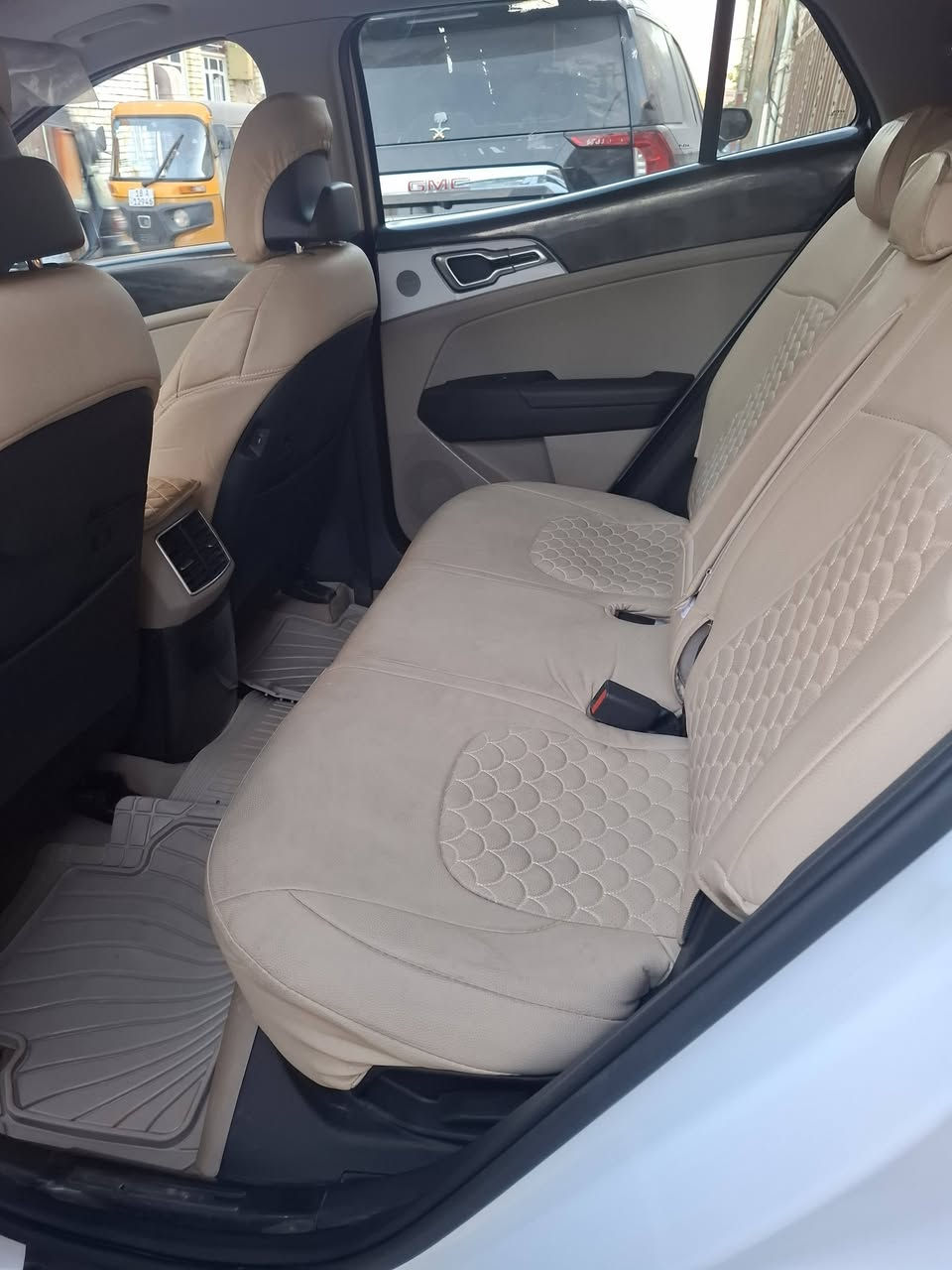 � كيا سبورتج خليجية 2025 – للبيع
📍 الموقع: بغداد
🔢 رقم السيارة: أربيل

🔹 الموديل: 2025
🔹 الوارد: خليجي
🔹 الحالة: ممتازة
🔹 الممشى: 8,000 كم (قابل للزيادة)
🔹 المواصفات: فول مواصفات 1/1
❌ ماعدا GT Line

✨ المواصفات:

 • سقف بانوراما
 • كراسي كهرباء
 • صندوق كهرباء
 • اشاير بالمراي
 • تشغيل عن بُعد
 • دوشمة كاملة
 • كشنات
 • السيارة نظيفة وجاهزة للاستخدام

💰 السعر المطلوب: 257 ورقة
🤝 قابل للتفاوض البسيط

📞 للاستفسار:
***********
