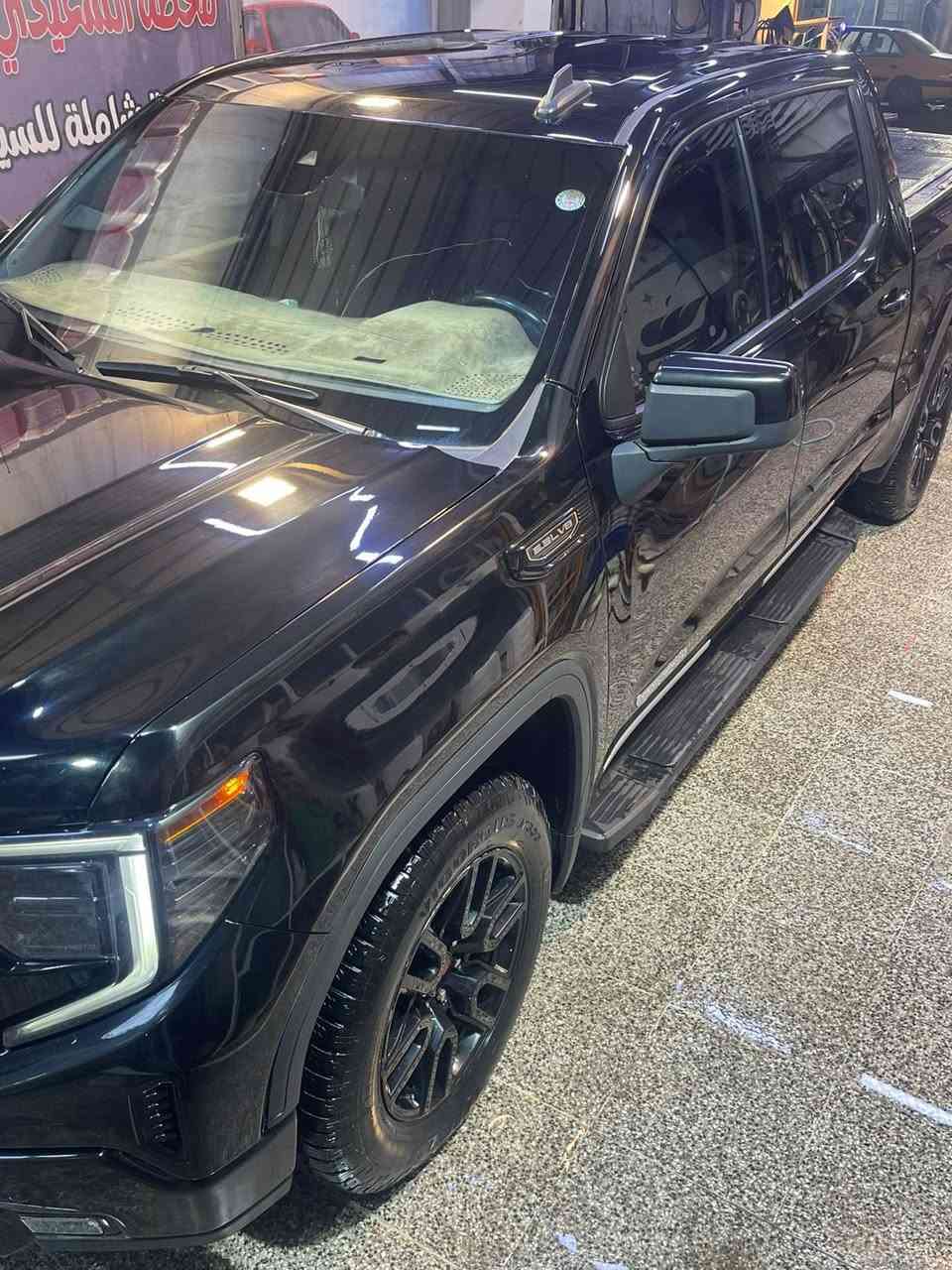 السلام عليكم 
سيرا الفشن موديل 22  ماشيه 108 الف كيلو

مواصفات الفشن معروفه
مكينه 5300
بيهه منظومة غاز انكليزيه بولنديه خاصه للسيارات الأمريكي ضمان المنظومة 2صيانه مجاني وصار خمس اشهر من شادهه 
علما سعر المنظومة 30 ورقه ومثبت السعر بالضمان
السياره والمنظومة خير من الله ما تحس بالبانزين شنو
سبب البيع شراء ارض 
السياره متواجده في بغداد القادسيه
وبالخير على الياخذهه
للتواصل ***********
