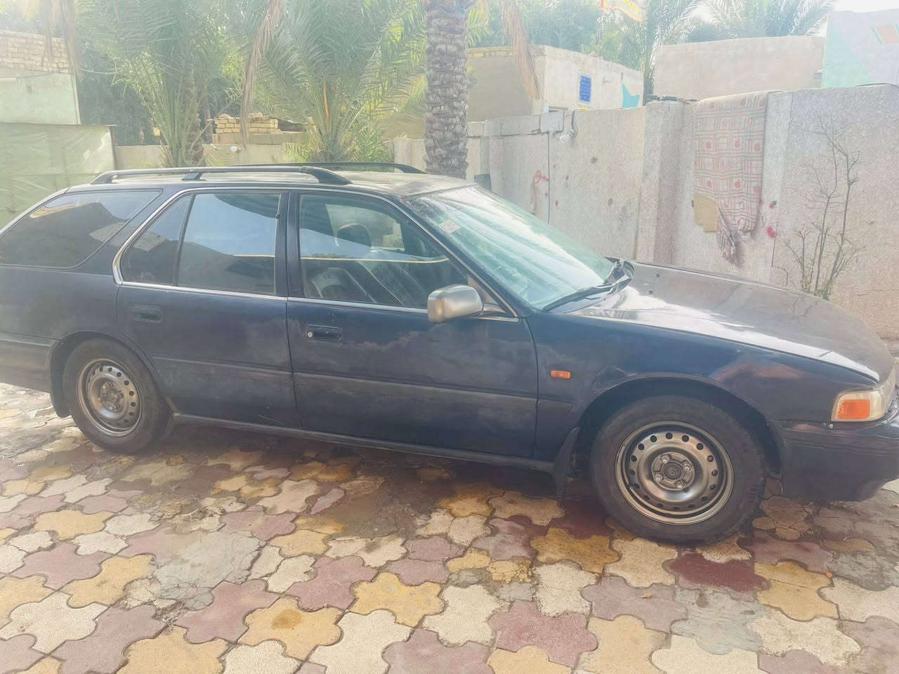 السلام عليكم ورحمه الله وبركاته 
هوندا اكورد استيشن 
موديل 93 
رقم بغداد
سياره بلاديه بدون صبغ 
تبريد ثلج
كير عادي 
مكيه جديد 
حداديه جديده تخم تاير جديد 
مازدا وسكنات ومدوشمها جديد 
 شاشه تخم سماعات 
ترايك من الشمال للبصره 
العنوان بابل مشروع المسيب ***********
