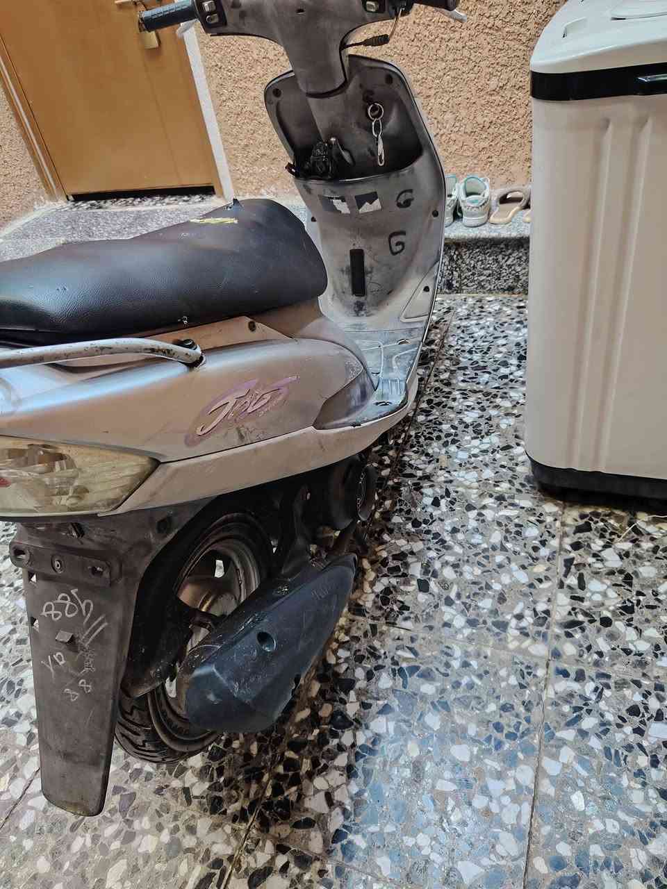 دراجه ماكس للبيع مكاني مدينه الصدر للحميديه رقم الهاتف ***********السعر ٥٠٠ وبيهه مجال حك الجيه
