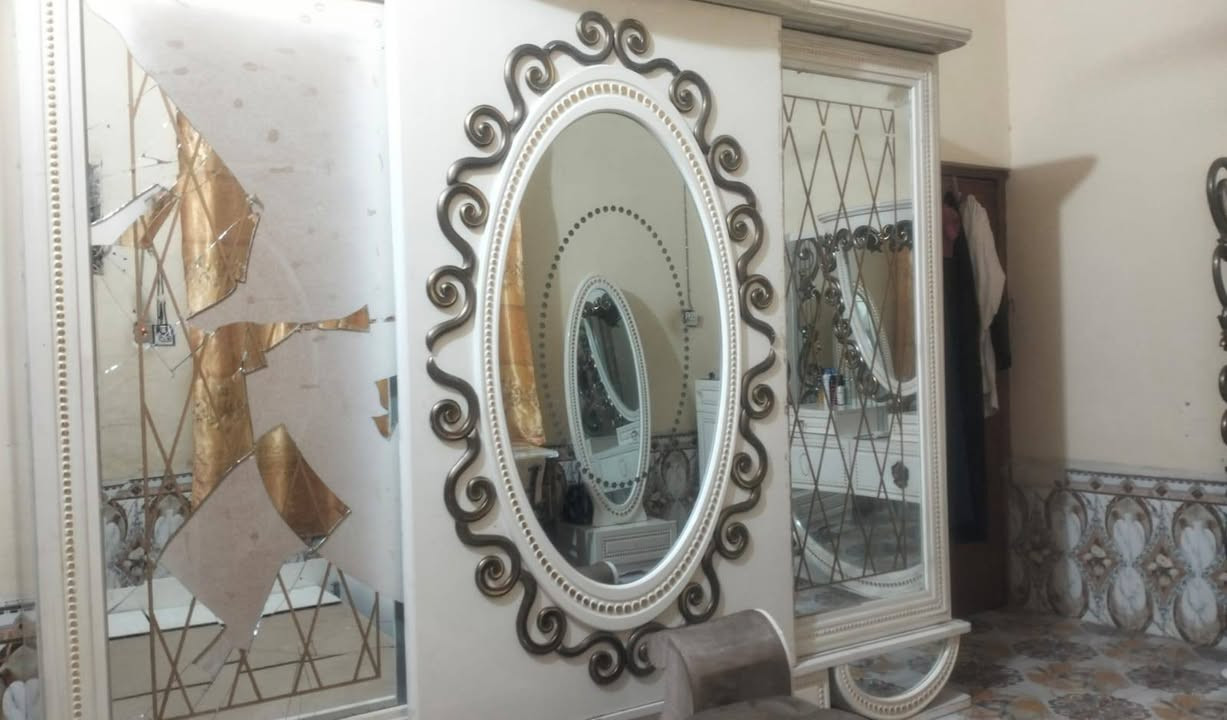 غرفة اغشاب لبيع ايطالي ولي يحب يتوصل وي هذا الرقم ***********
