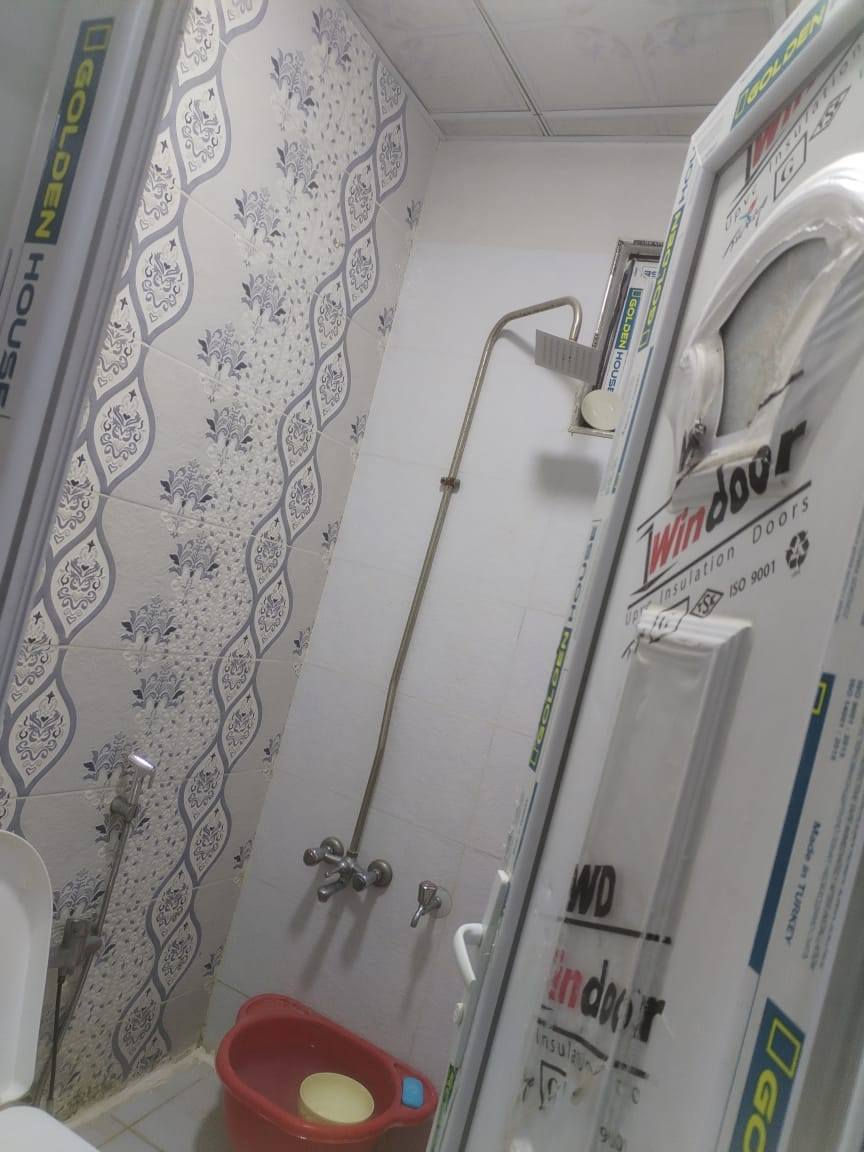 دار زراعي حديث للبيع منطقة السبع ابكار فرع جوهرة لبنان الجديدة المساحة ٥٦ متر يتكون من استقبال ومطبخ وثلث غرف نوم وحمام عدد ٢ ومنور وبيتونة وسطح والمنطقة خدمات كاملة الاستفسار  ( *********** )
