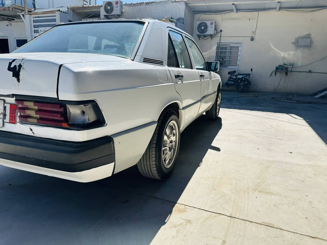 190 
موديل 88
كير مكينه بلاد 
 بدون ضبغ وبدون تعمير طخات بسيطه واضحه بلصوره 
مال جنايه
راعيها موجود تحويل ثاني يوم 
ب 37$ بيها مجال 
***********
