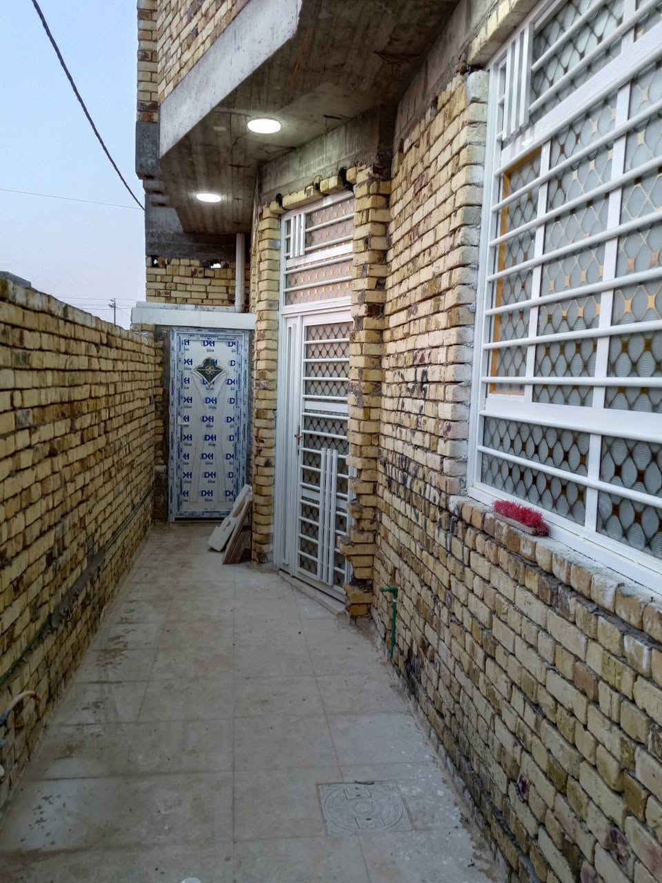 مشتمل للايجار ميه مربع ركن على ساحه بلدبيه الثالثه قرب مكتب دلالية حسين الزيدي للاستفسار ***********
