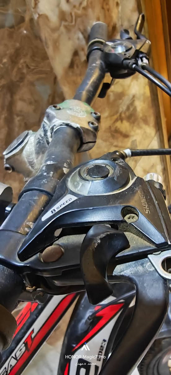 بايسكل للبيع جبلي دبل امامي حجم 26 تايرات واجوابه جدد
نوع G.k . Bike
صيني بس سستم بدالات وعقرب وكرنك  ياباني شيمانو  
بريك صينيه
سرعات 3*8
كامل مكمل من كلشي سرج ابو الدبلات مريح جدا مناقصه اي شي 
المكان بغداد جكوك الكاظميه 
***********
