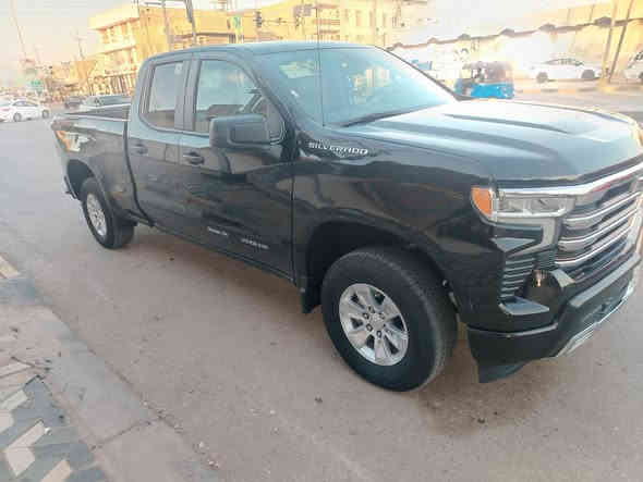 سفرادو موديل 2023 بدي طويل باب قصير شكل التاهو محرك 4 سلندر تيربو حادثها جاملغ امامي وجاملغ خلفي بدون ارقام واي محافضه تترقم   السعر 250 السياره بالعماره موجوده مراوس اونقد  ***********
