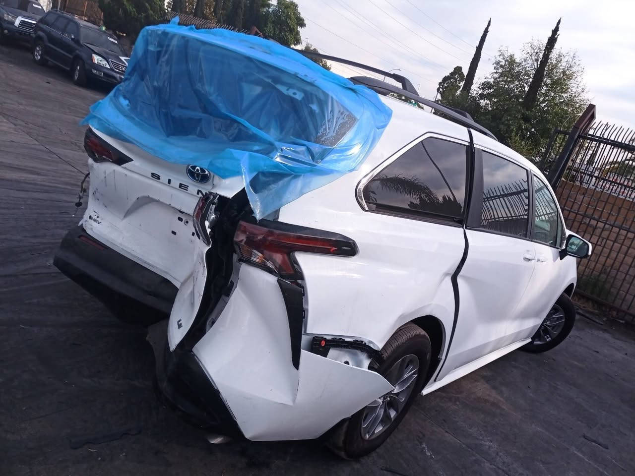 السلام عليكم موجود تيوتا سينا هايبرد بالحرة تفيد اصحاب كتب الشهداء بدون ايرباك حادث حلو ممشى 4000
2025 لون ابيض بدون ايرباك   ماشية 4 الاف
التواصل خاص لو واتس اب ***********
