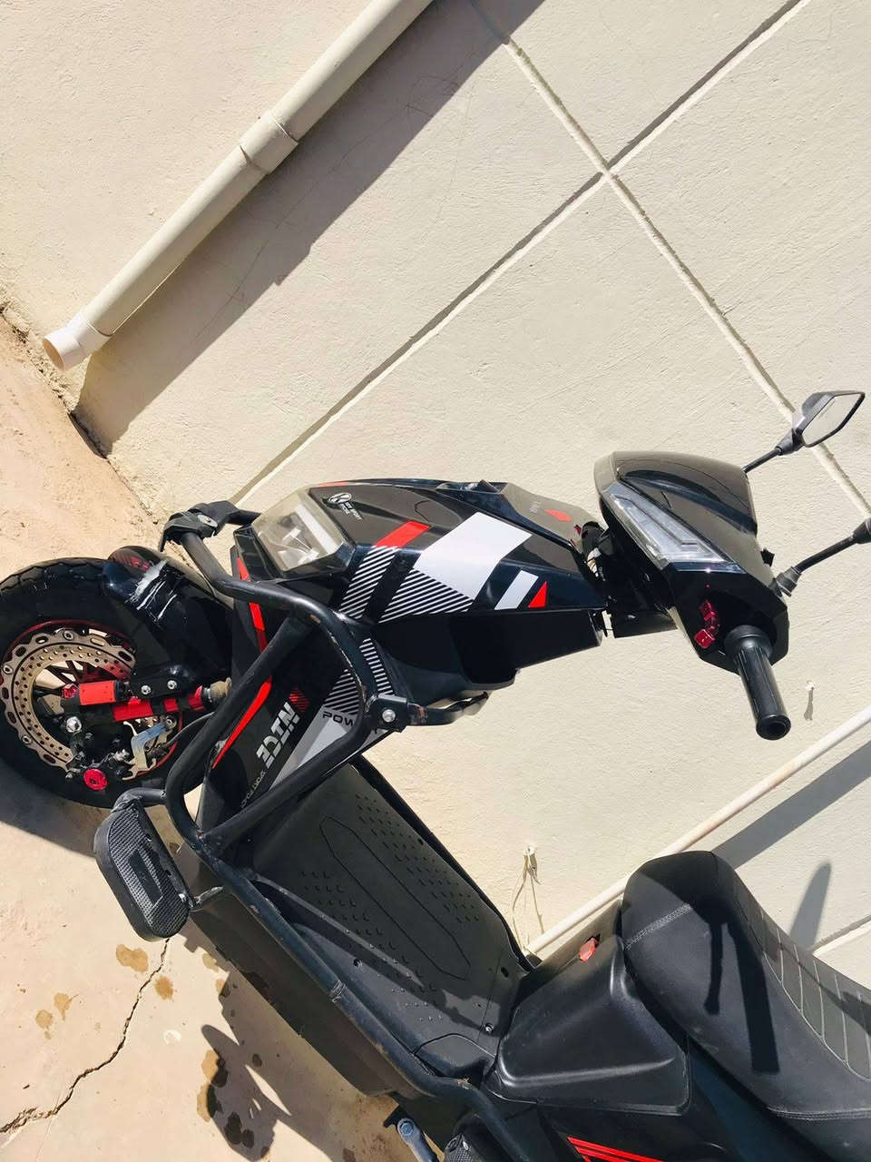 السلام عليكم يتوفر لدينا دراجه شحن سكنس
 موديل 25  بطاريات على الفحص
السعر 625 وبيها مجال بسيط
، الاستفسار الاتصال على الرقم ا (***********)او مراسله الصفحه
مستعدين بيع وشراء دراجات
، عنوان المحل هيت حي الجمعيه قرب مركز صحي
