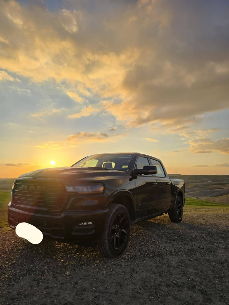 للبيع: رام لارامي 2025 (RAM 1500 Laramie) - ملك الطريق
الحالة: شبه جديدة (Zero/Clean)
اللون الخارج: أسود ملكي (Diamond Black Crystal)
اللون الداخلي: جلد أسود فاخر مع تطعيمات اللارامي المميزة
​✨ أبرز المواصفات والمميزات:
​المحرك: محرك Hurricane سعة 3.0 لتر Twin Turbo (قوة جبارة واستهلاك وقود أفضل).
​الشاشة: شاشة لمس عملاقة مقاس 14.5 بوصة تدعم Apple CarPlay و Android Auto.
​النظام الصوتي: نظام صوتي Alpine فائق النقاء.
​الراحة: مقاعد جلد (تبريد وتدفئة)، فتحة سقف بانوراما واسعة.
​الأمان: رادار، تحديد مسار، كاميرات 360 درجة، وحساسات أمامية وخلفية.
​الإضافات: جنوط مقاس 20 إنش، إضاءة LED كاملة، وعتبات صعود كهربائية.  رقم أربيل كامل مكمل؛؛؛ مكان السيارة كركوك  للاستفسار عن السيارة والسعر  اتصال على هذا الرقم ***********   ماموجود بالخاص
