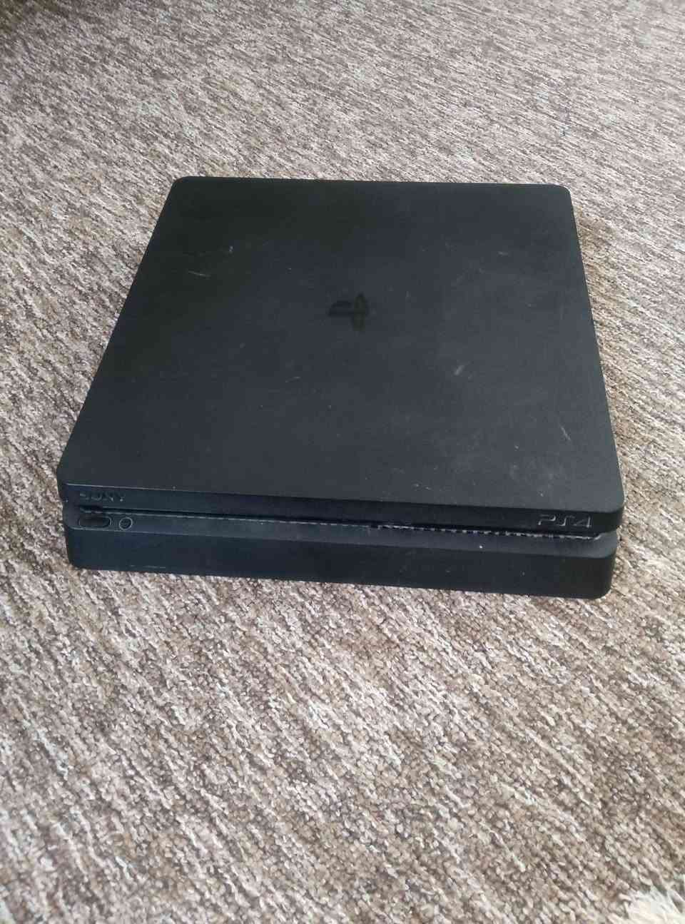 السلام عليكم
بلايستيشن ٤ سلم ( مهكر ) للبيع  

الجهاز لوك ستيكر لا مفتوح ولا مصلح نظيف جداً 
 
سعرة منافس جداً لأسعار المحلات 
____________________________________________________________

الجهاز  مهكر نظام 9.00  مع فلاش احسن نظام تهكير 
____________________________________________________________

ذاكرته 500 جيجا بايت
____________________________________________________________

ملحقاته : 
1. كيبل HD 

2. كيبل تشغيل 

3.  جويستك عدد ٢ تجاريات درجه اولى 

4. كيبل شاحن للجويستك 

____________________________________________________________
 بي تقريباً  أكثر من ٧  العاب منها فيفا و GTA5 و fc24 و روكت ليغ و باتمان و هجوله و God of war 4 

____________________________________________________________

و يوجد جهاز  يو بي اس حجم (١٥٠٠ )نظيف بي بس كسر صغير مثل ما موضح في الصورة  ما مأثر على الأداء 
____________________________________________________________

سعر الجهاز بدون يو بي اس ( ٢٥٠ الف دينار )

سعر الجهاز مع اليو بي اس و جميع الملحقات ( ٢٧٥ الف دينار  )


**إذا كنت صاحب هذا الإعلان وتريد حذفه لأي سبب، رجاءا أرسل رسالة إلى الدعم الفني**
