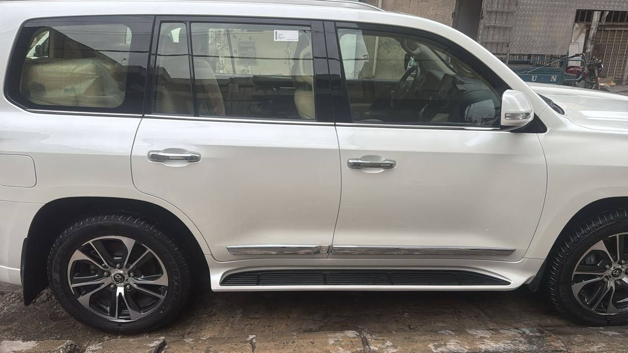 لاندكروز 2020 كراند تورنك 
مكفوله كفاله عامه من البارد 
والتبديل والصبغ 8V محرك 
4600  بيع فقط السياره ماشيه 
١٦٤ الف بيه كل المواصفات 
المواصفات 8 ايرباك مرايات شفط
دشبول لكزز  (السعر  57000)
الرقم الجديد بغداد تحويل ثاني يوم 
السياره بيع فقط
*********** غير متواجد عالفيس
